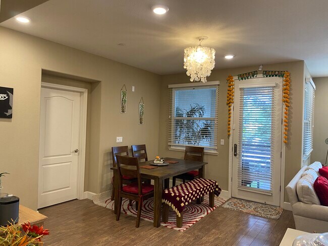 Building Photo - 1150 Karby Ter