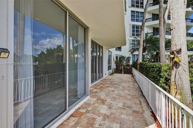 Building Photo - 3500 Mystic Pointe Dr