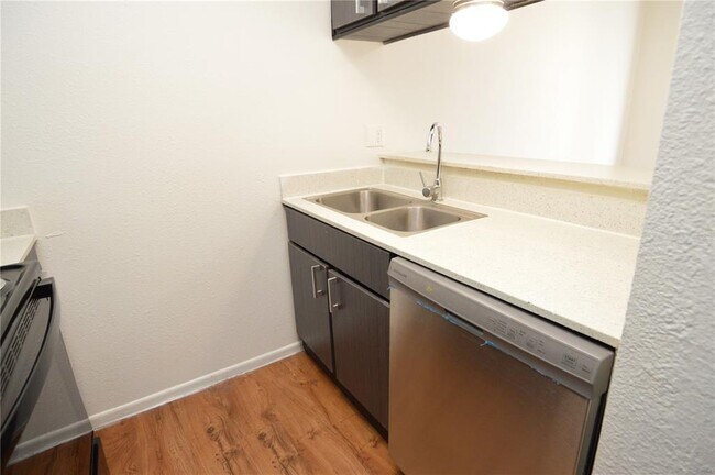 Building Photo - 8425 Cerro Cir