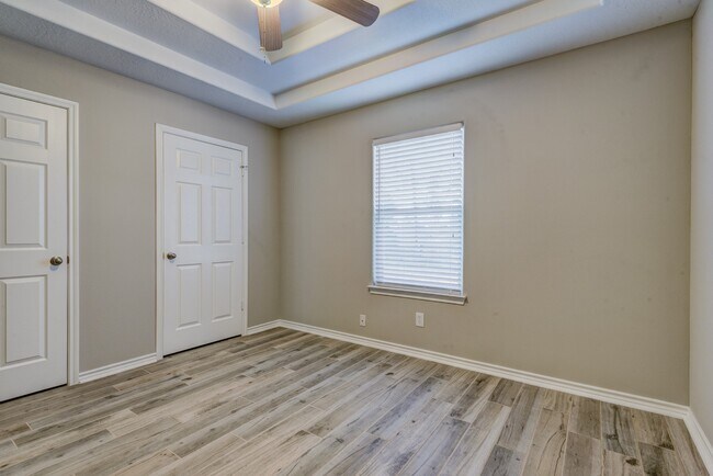 Building Photo - 10559 Royal Andrews Dr