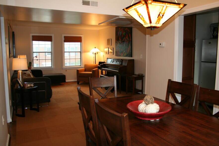 Living/Dining area 1 - 6731 W Wakefield Dr