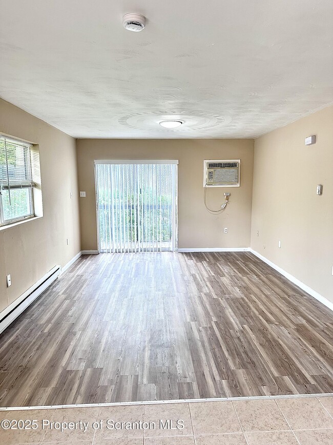Building Photo - 1213 Lori Dr