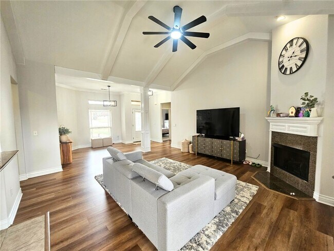 Building Photo - 3803 SW Kite Dr