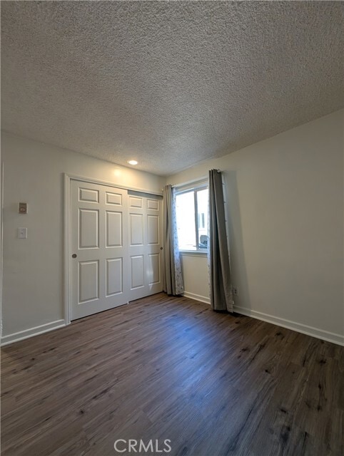 Building Photo - 665 W Altadena Dr