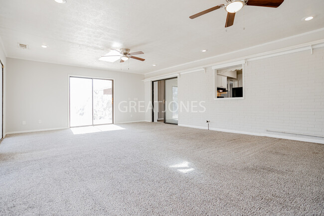 Building Photo - Charming 3 Bedroom in Columbus!
