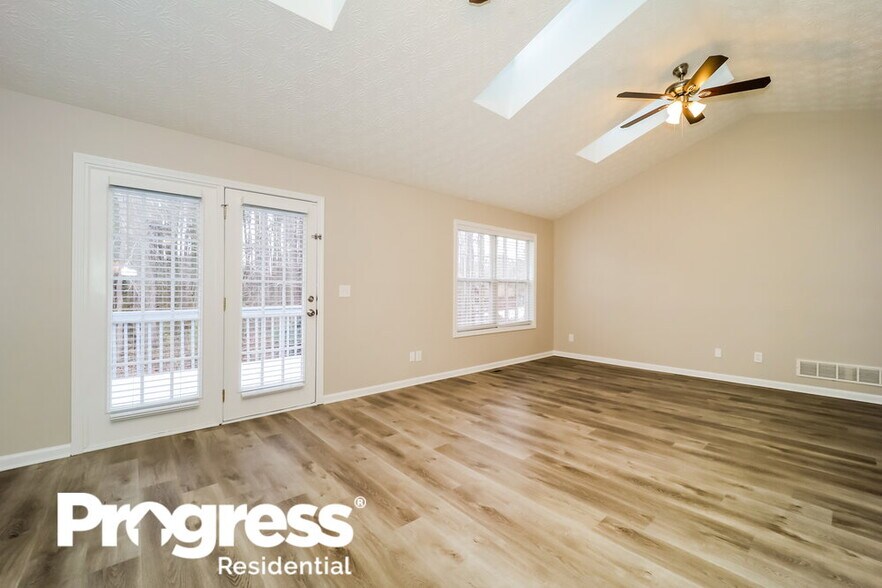 Building Photo - 2682 Owens Dr