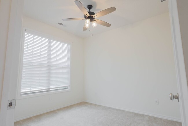 Building Photo - NEW LUXURY 2 BED 2 BATH 1 CAR GARAGE DUPLEX