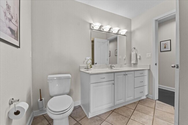 Building Photo - 3824 Gaines Dr