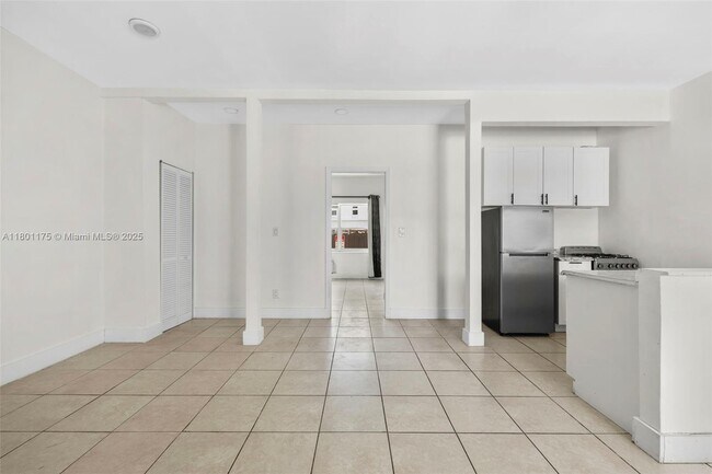 Building Photo - 8135 Crespi Blvd