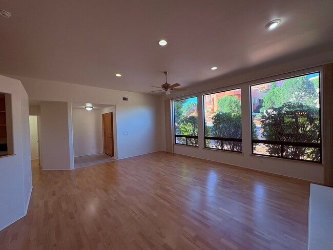 Building Photo - 85 Alta Vista Dr