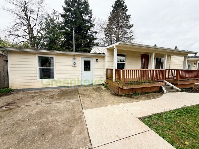Building Photo - Awesome Mid-Century Classic 3-Bedroom House in NE Portland - $100 OFF FIRST MONTH