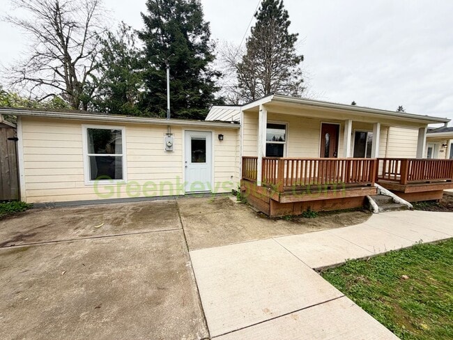 Building Photo - Awesome Mid-Century Classic 3-Bedroom House in NE Portland - $150 OFF FIRST MONTH