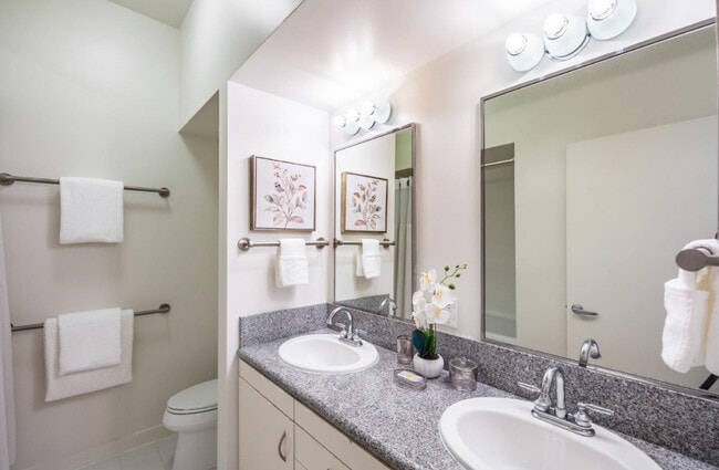 Building Photo - 333 Santana Row