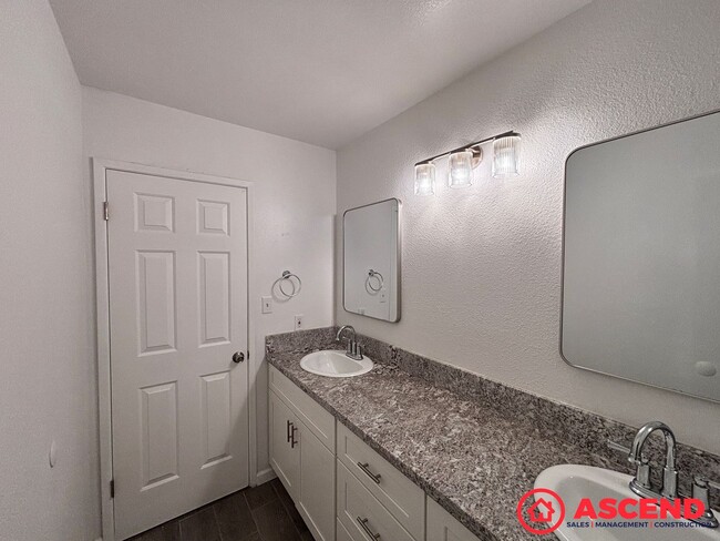 Building Photo - Beautiful 4 Bedroom Home In Rosedale!