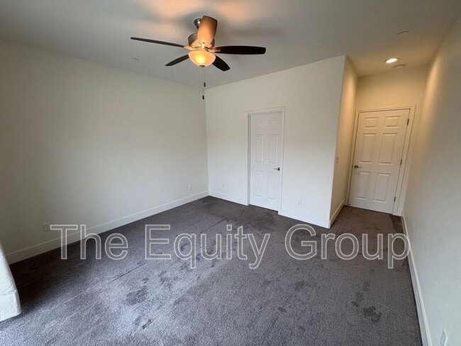 Building Photo - 2234 S Oakhurst Ct