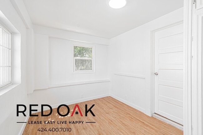 Building Photo - 617 S Soto St