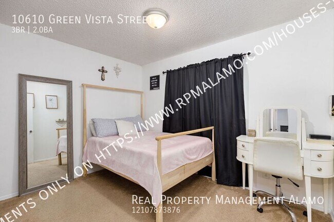 Building Photo - 10610 Green Vista St