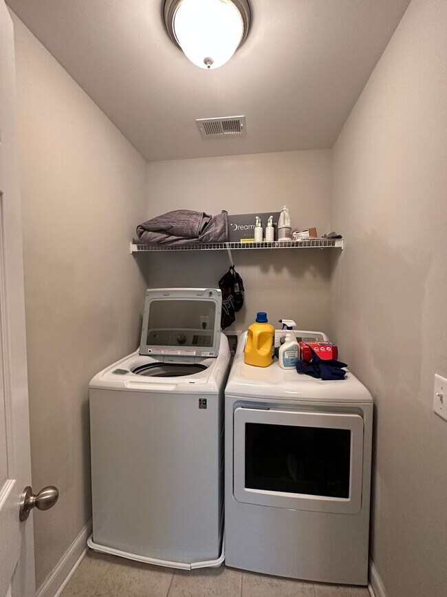Building Photo - Updated Three Bedroom Townhome in West Ashley