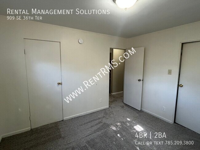 Building Photo - 909 SE 36th Terrace