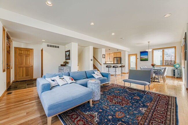 Building Photo - 932 Poplar Pl