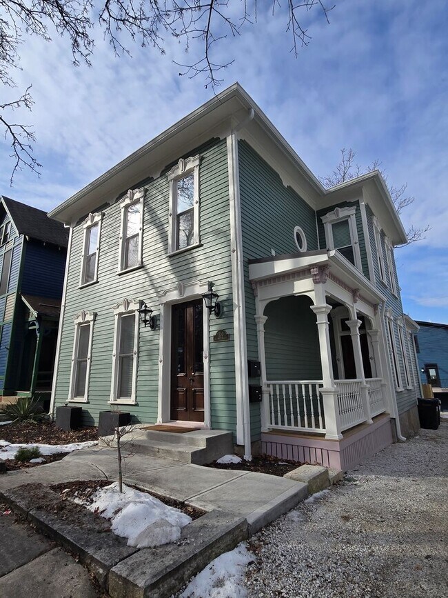 Building Photo - Full Furnished 2 Bed/1 Bath with Utilities Included