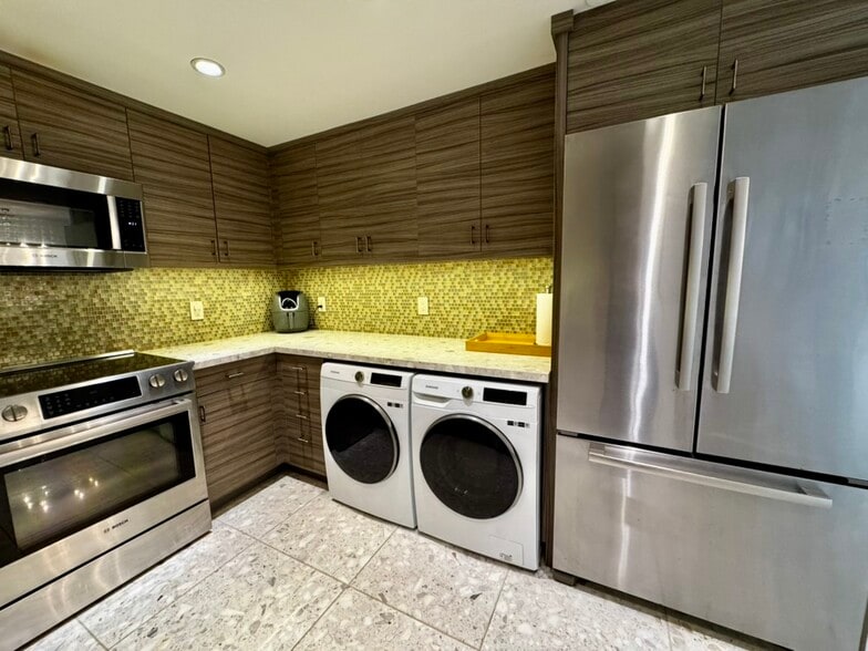 Kitchen - 1250 S Miami Ave