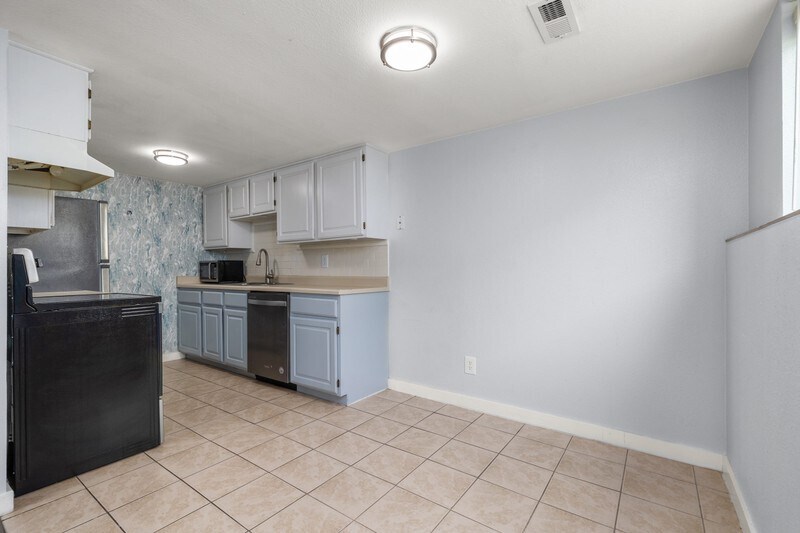 Building Photo - 80 N 400 E