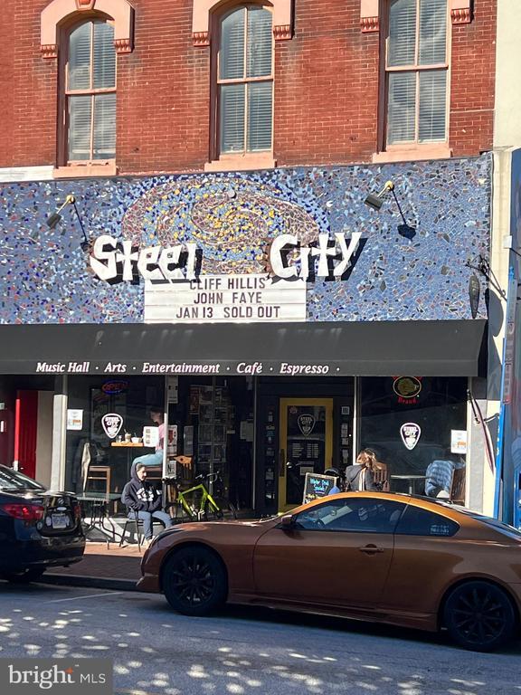 Building Photo - 316 Bridge St