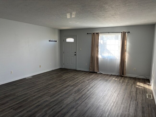 Building Photo - New Phila 3bed Ranch w/ Garage & Full Base...