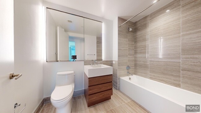 Building Photo - 635 W 59th St