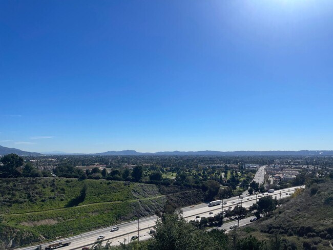 Building Photo - Luxurious Townhome in Gated Private Community