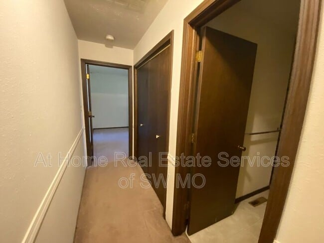 Building Photo - 513 E Latoka Ct