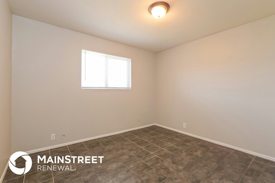 Building Photo - 112 W Gary Way