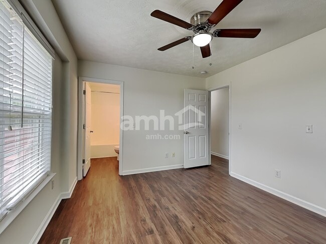 Building Photo - 6025 Brentwood Park Pl