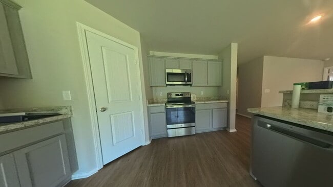 Building Photo - 5141 Yukon Dr