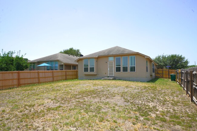 Building Photo - Great One-Story Home Near Lackland AFB Now...