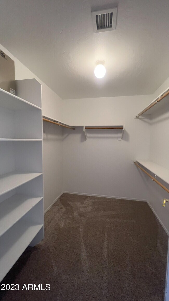 Building Photo - 6427 W Villa Linda Dr