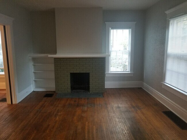 Building Photo - 162 E Northwood Ave