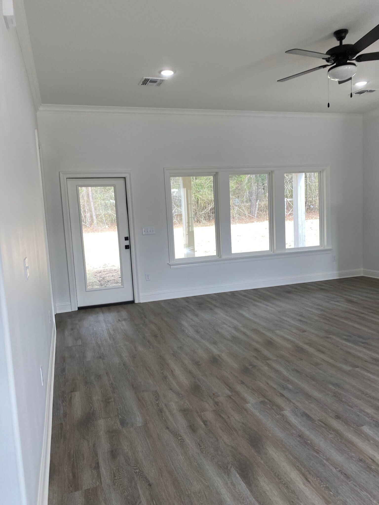Building Photo - 222 Oak Alley Dr