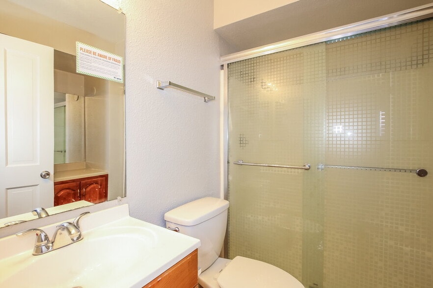 Building Photo - 5523 W Villa Maria Dr