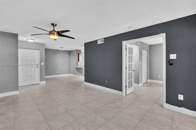 Building Photo - 2880 N Oakland Forest Dr