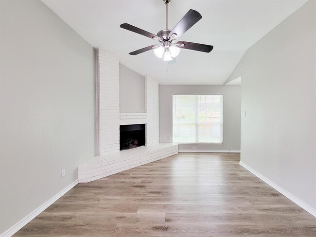 Building Photo - 15814 Murrelet Ct