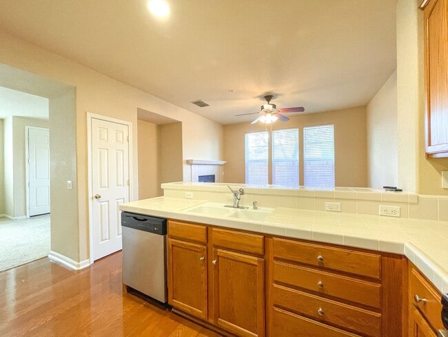 Building Photo - Gorgeous Natomas Condo