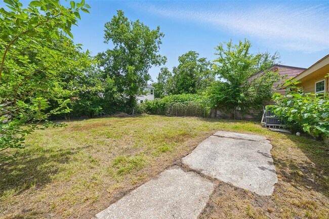 Building Photo - 3615 Seabrook St