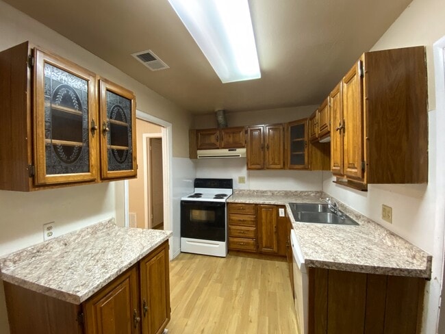 Building Photo - Single Family Home *LEASING SPECIAL AVAILABLE*