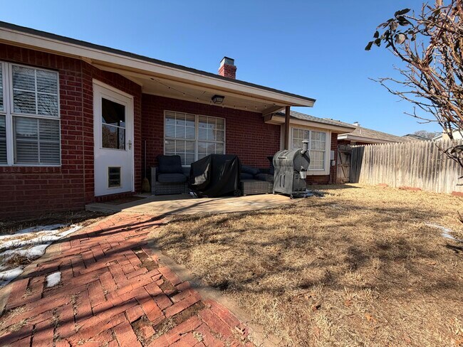 Building Photo - 1021 Kirby Ave