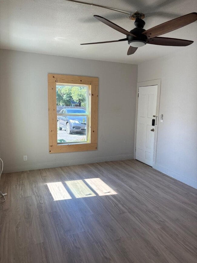 Building Photo - 406 S Fredonia St