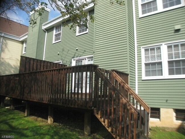 Building Photo - 21 Pilgrim Ct