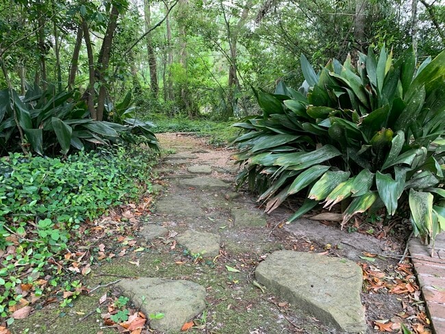 Building Photo - 5590 Clinton St