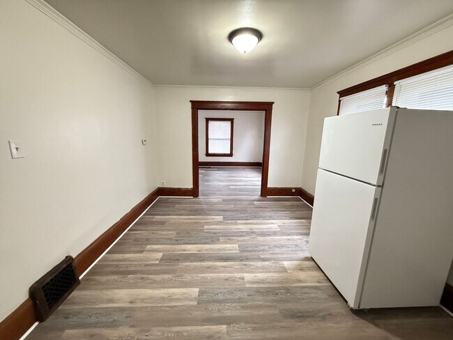 Building Photo - 340-342 W Wesley St